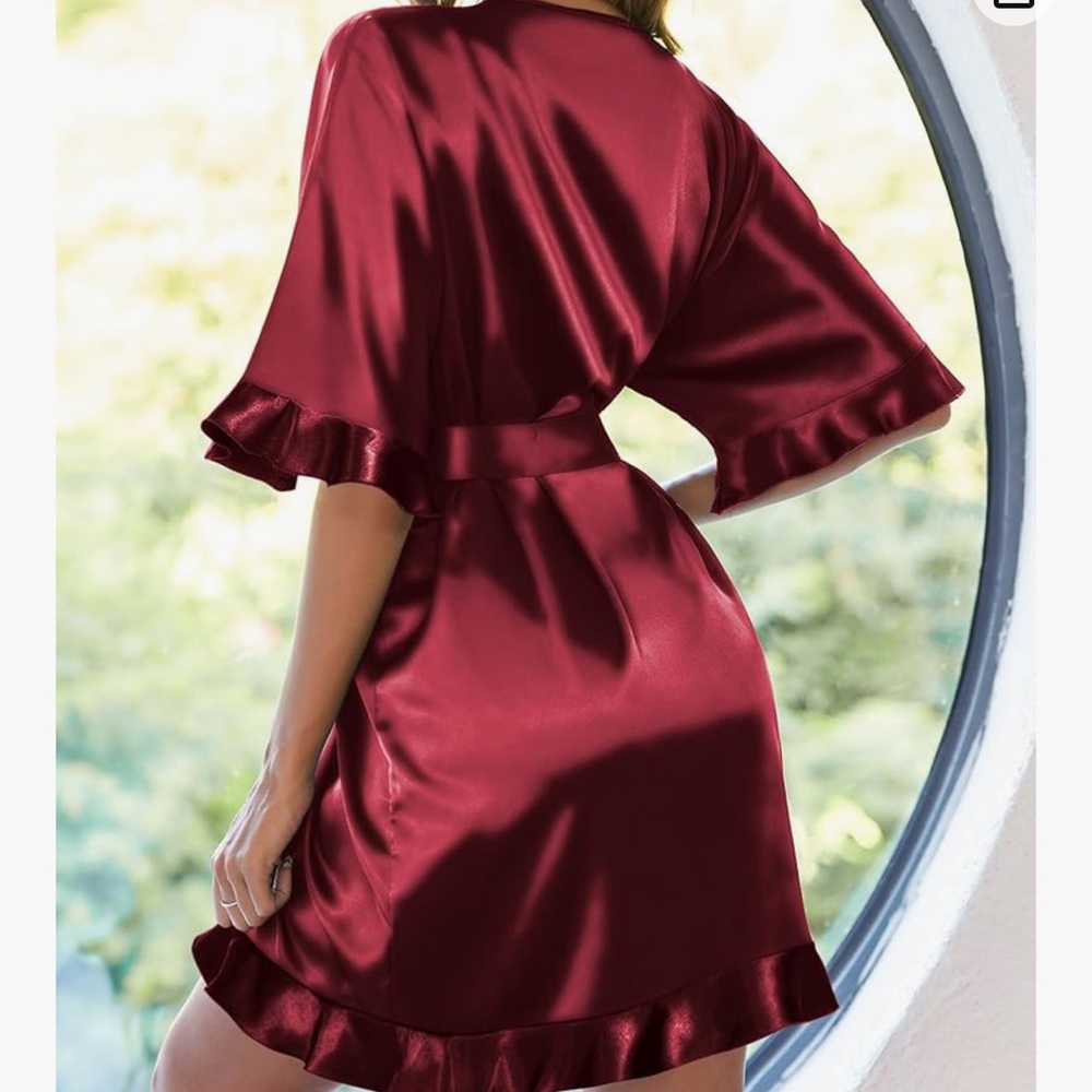Red ruffle robe - Picture 10 of 10